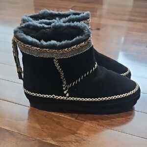 Laidback London Black Fur-Lined Ankle Boots